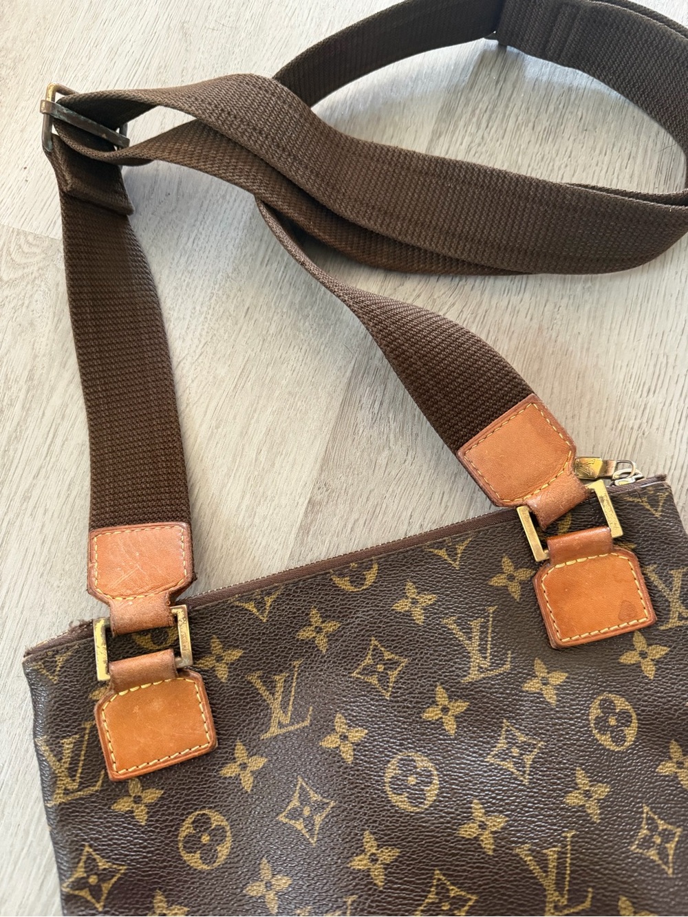 Louis Vuitton Brown Monogram Canvas Messenger with Tan Trim - Picture 8 of 9